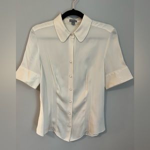 EUC Ann Taylor silk blouse. Cream. Size 6